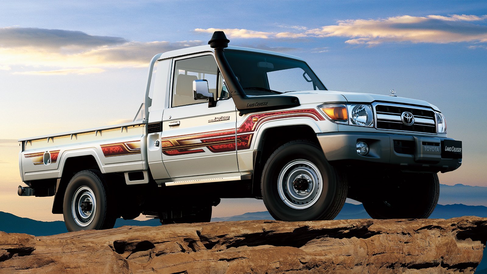 Toyota Land Cruiser Pick Up exterior - Front Right Angled