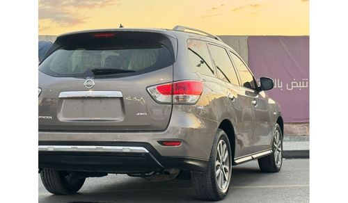 Nissan Pathfinder Platinum 3.5L In excellent condition and requires no expenses