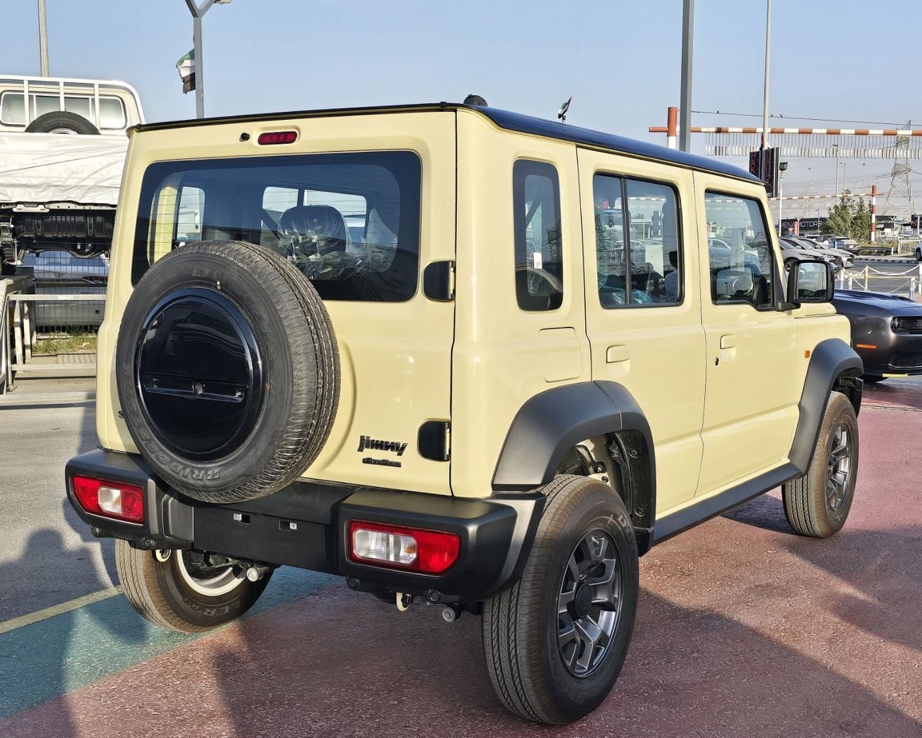 سوزوكي جيمني SUZUKI Jimny GLX 1.5L AT SUV 4WD 5Doors beige color with black roof gcc 2026 model