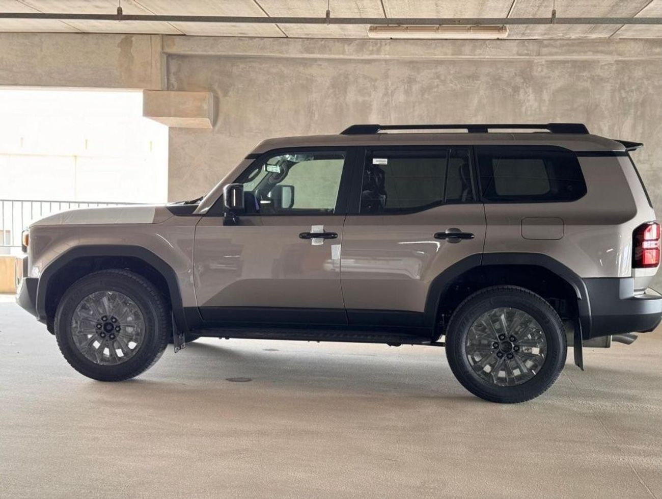 تويوتا برادو 2.4L PETROL LUXURY 2024