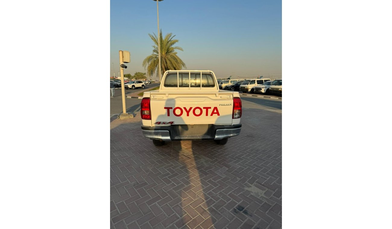 تويوتا هيلوكس HILUX 4X4 DIESEL DOUBLE CAB BASIC 2.4L M\T