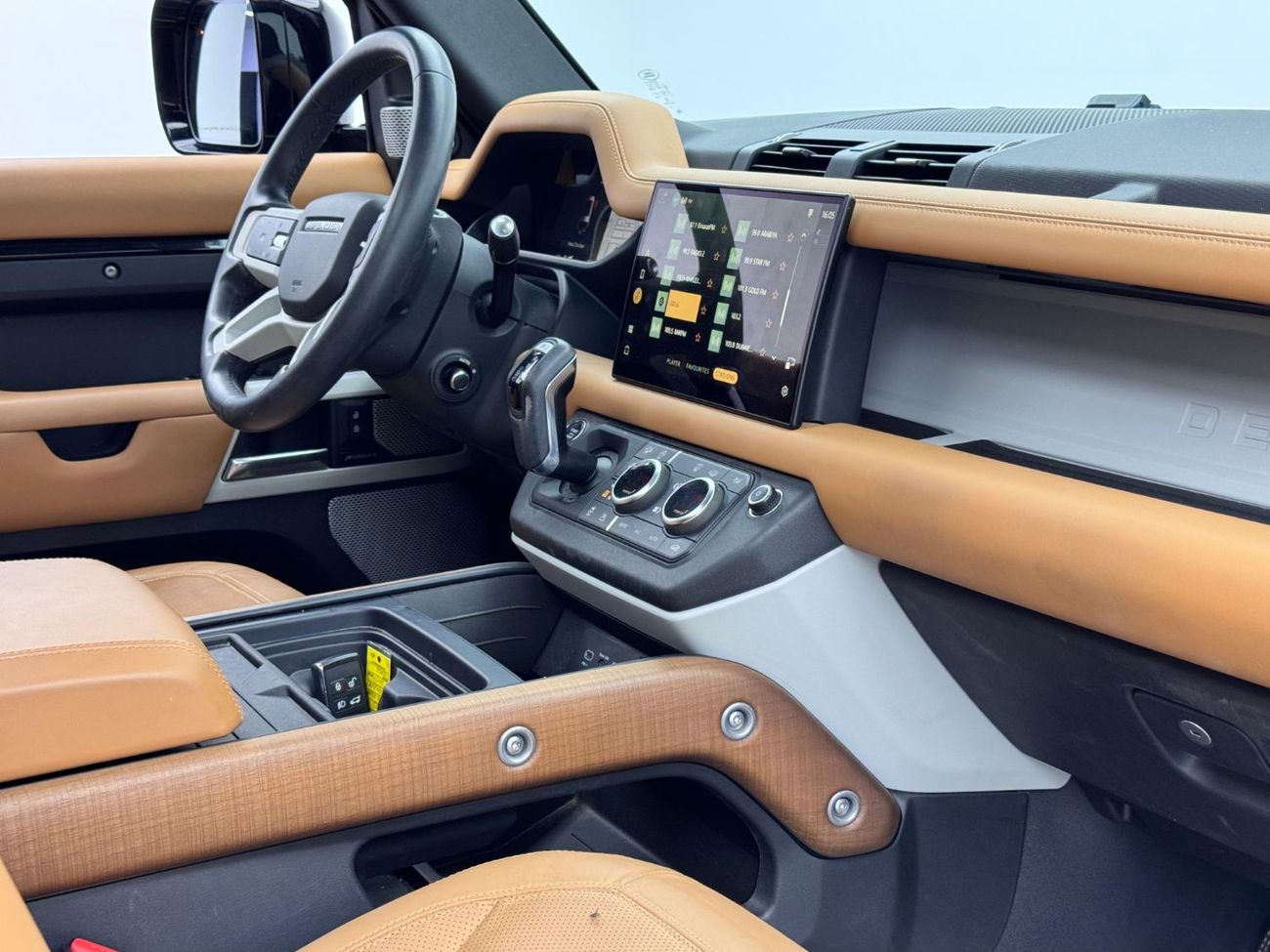 Land Rover Defender 2023 Land Rover Defender 130 P400 HSE, 2028 Land Rover Warranty and Service Contract,  GCC