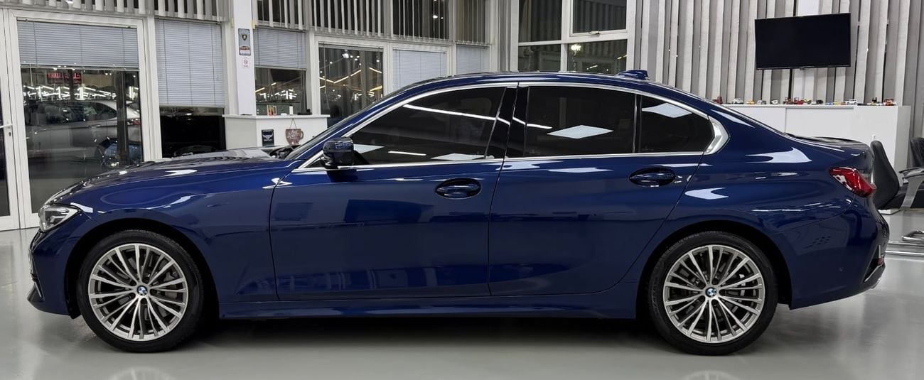 BMW 330i LUXURY LINE