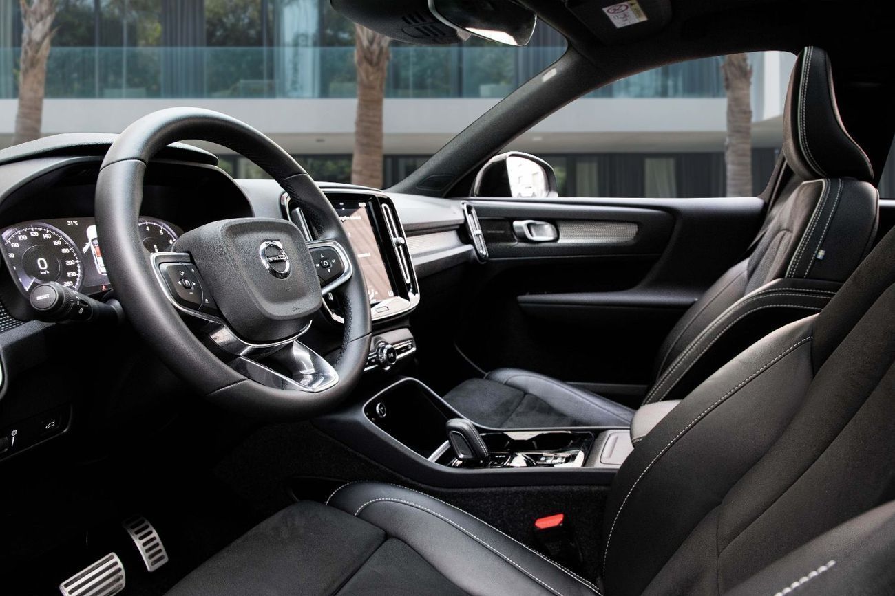 فولفو XC 40 T4 R-Design | 2,135 P.M  | 0% Downpayment | Volvo Warranty!