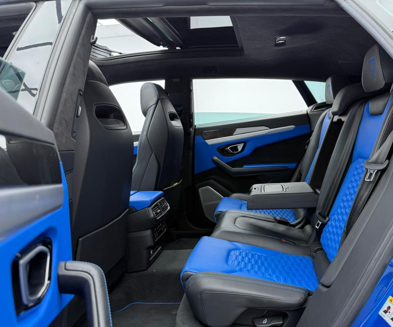 لامبورغيني اوروس STD 4.0T V8 2022 Lamborghini Urus, Warranty, Full Service History, Fully Loaded, Excellent Condition