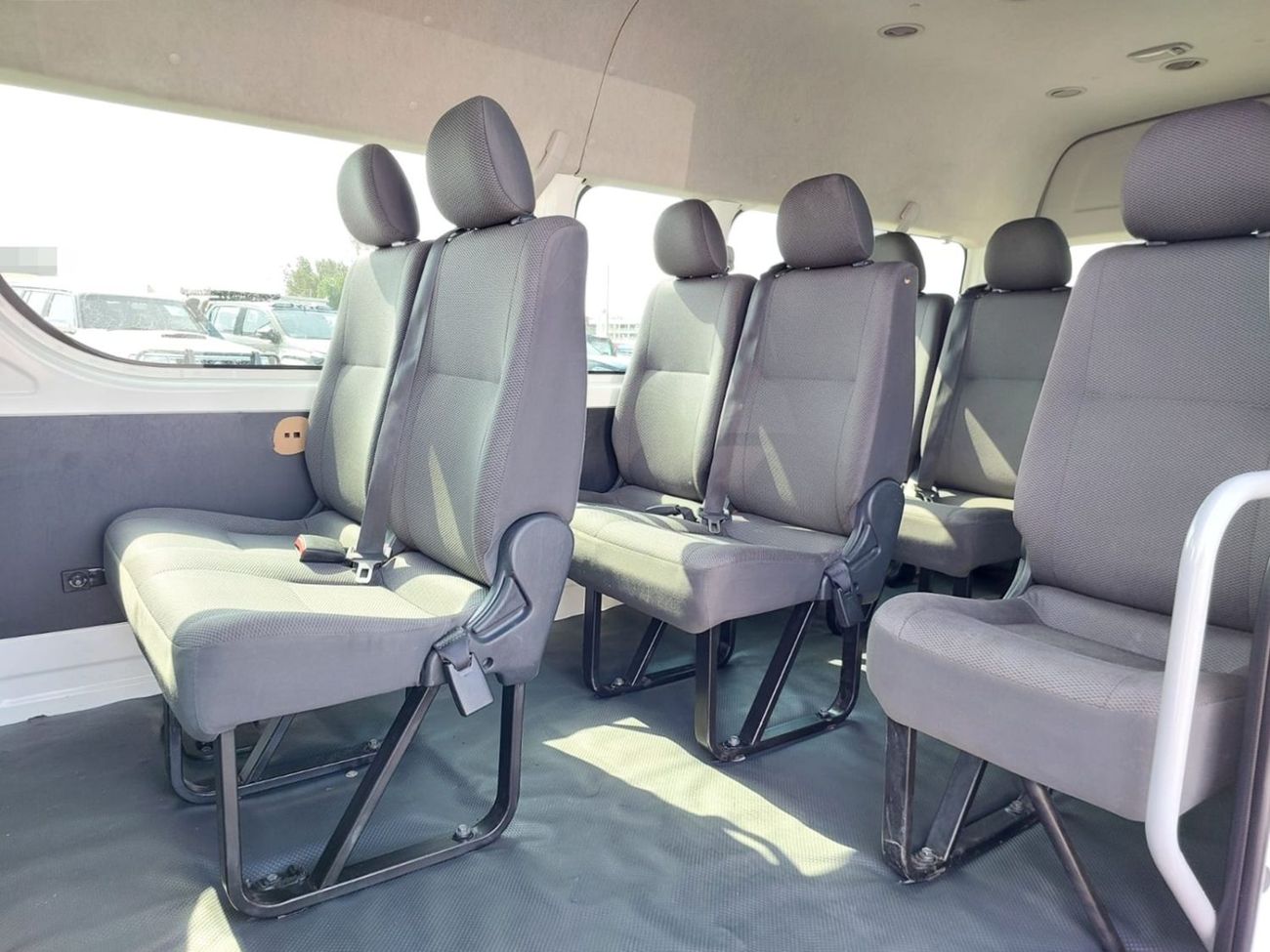 تويوتا هاياس TOYOTA HIACE COMMUTER VAN RHD 2015 MODEL 3.0 L DIESEL AUTOMATIC(PM26086)