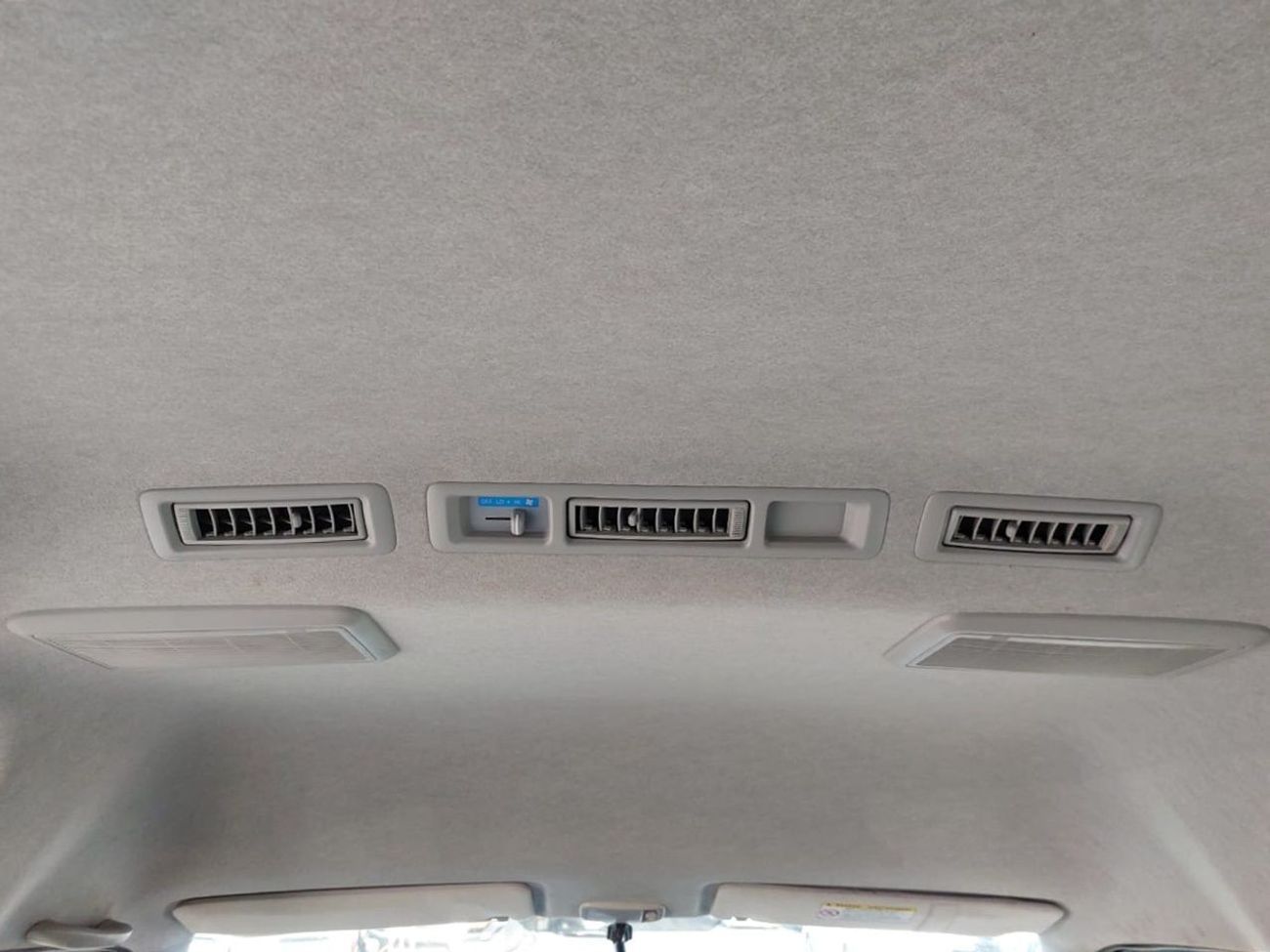 تويوتا هاياس TOYOTA HIACE COMMUTER VAN RHD 2019 MODEL 3.0 L DIESEL AUTOMATIC(PM39520)