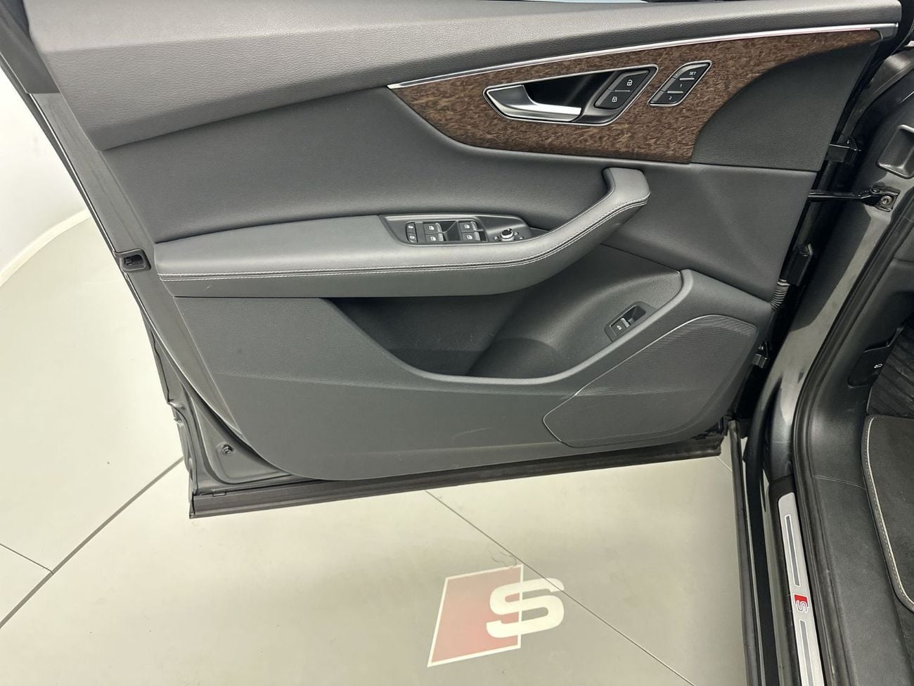 Audi Q7 45 TFSI quattro S Line 2.0L 252hp (Ref# 13523)