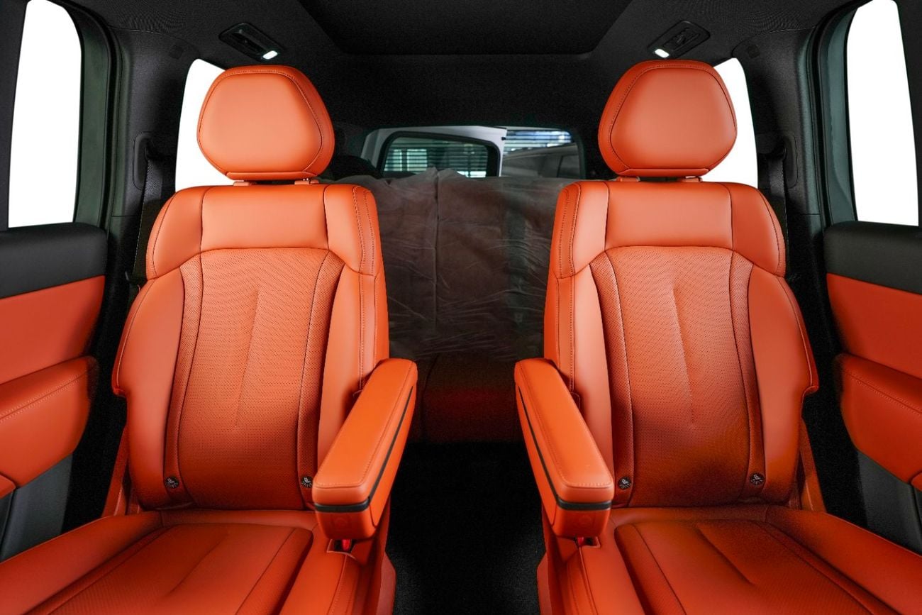 روكس 01 STD 6 Seats-Premium Leather Interior-5 Years Warranty and Service Contract-Black Contrasting Roof