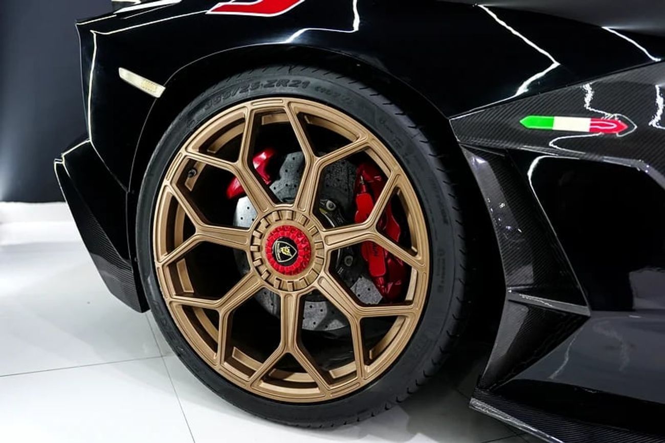 لامبورغيني أفينتادور SVJ Body Kit, Full Carbon Package, Front Lift, Very Low KM, GCC Specs!!