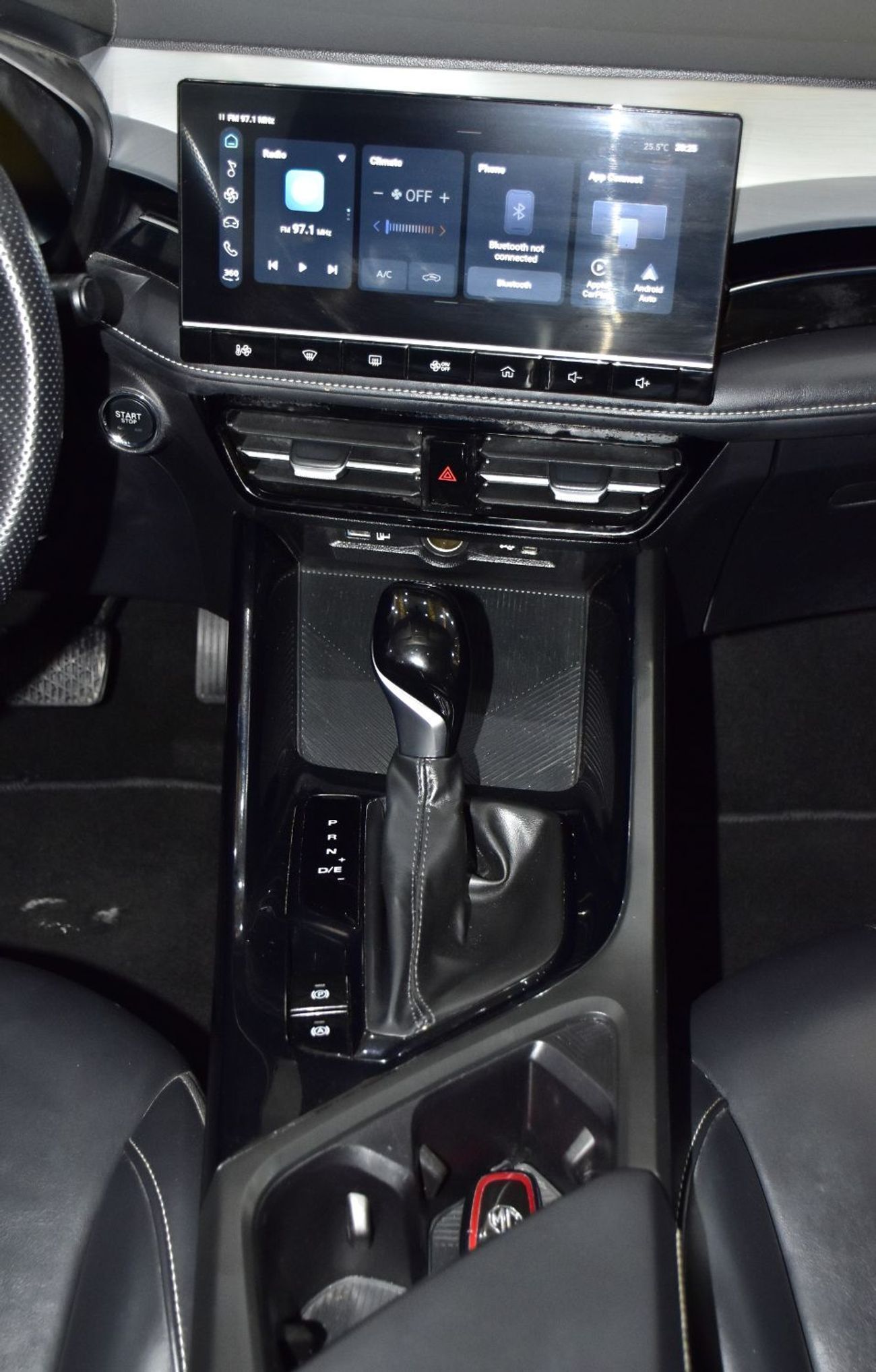 MG 5 LUX EXCELLENT DEAL for our MG 5 ( 2025 Model ) in Silver Color GCC Specs