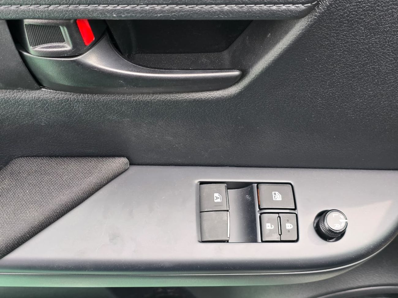 تويوتا هيلوكس GL 2.4L Single Cab Utility