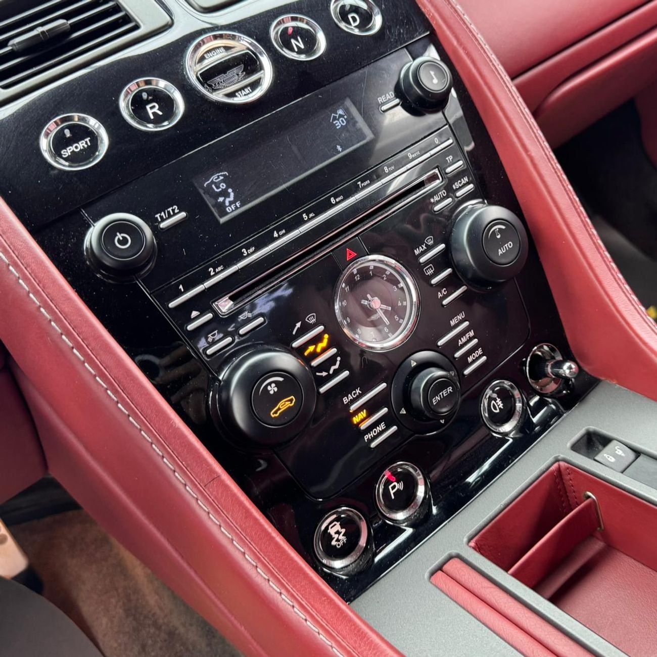 Aston Martin Vantage 2015 Aston Martin Vantage V8, Full Aston Martin Service History, Excellent Condition, GCC