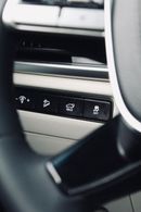 كيا تيلورايد The Kia Telluride is a popular 3-row, 7-8 seater midsize SUV, recognized for its luxurious, upscale 