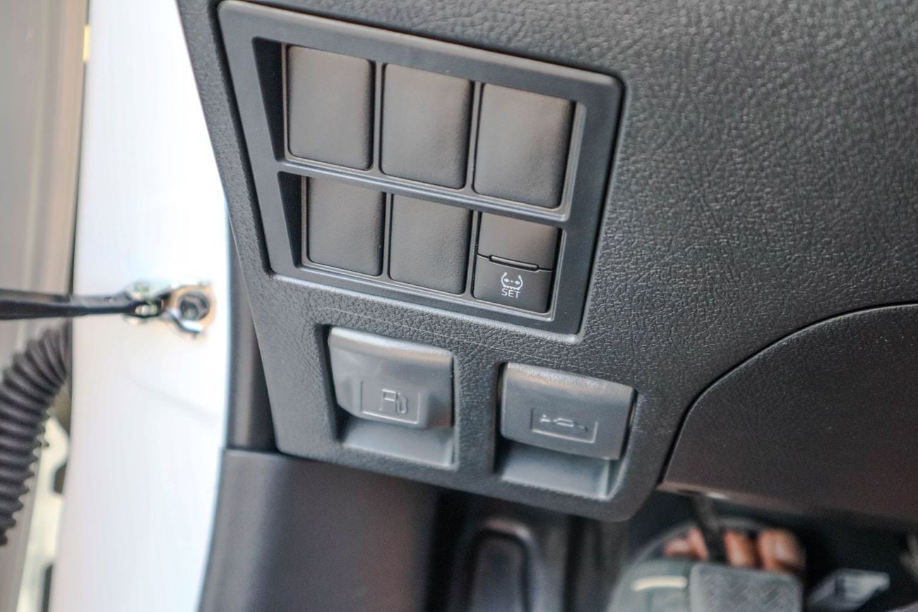 تويوتا هيلوكس GL 2.7L Single Cab Utility