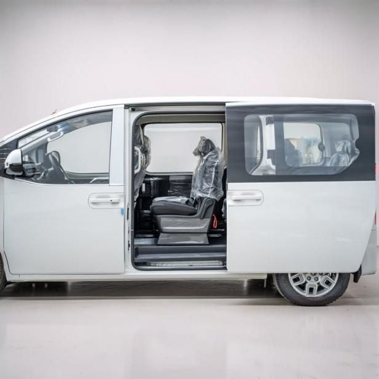 Hyundai Staria Hyundai Staria 11-seater is a spacious, 3.5L petrol automatic