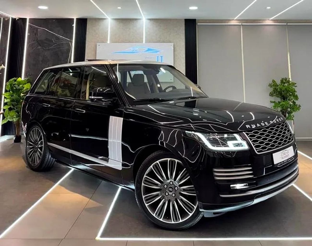 Land Rover Range Rover VOGUE SE SUPERCHARGED RR VOGUE V8 || FACELIFT || GCC || FULLY LOADED || SCREENS || CONDITION