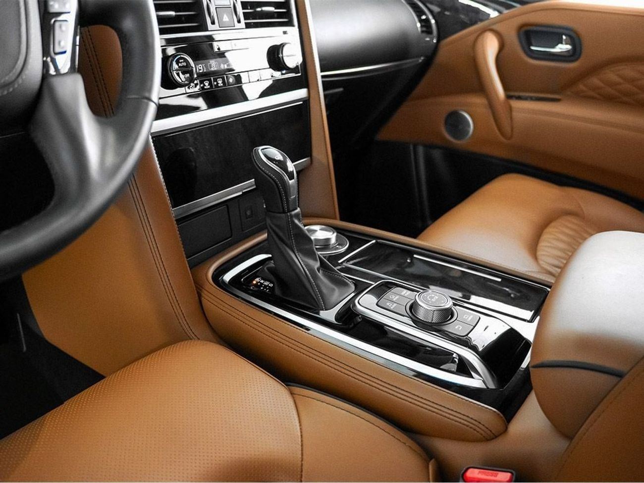 إنفينيتي QX80 Luxe Proactive 5.6L (400 HP)