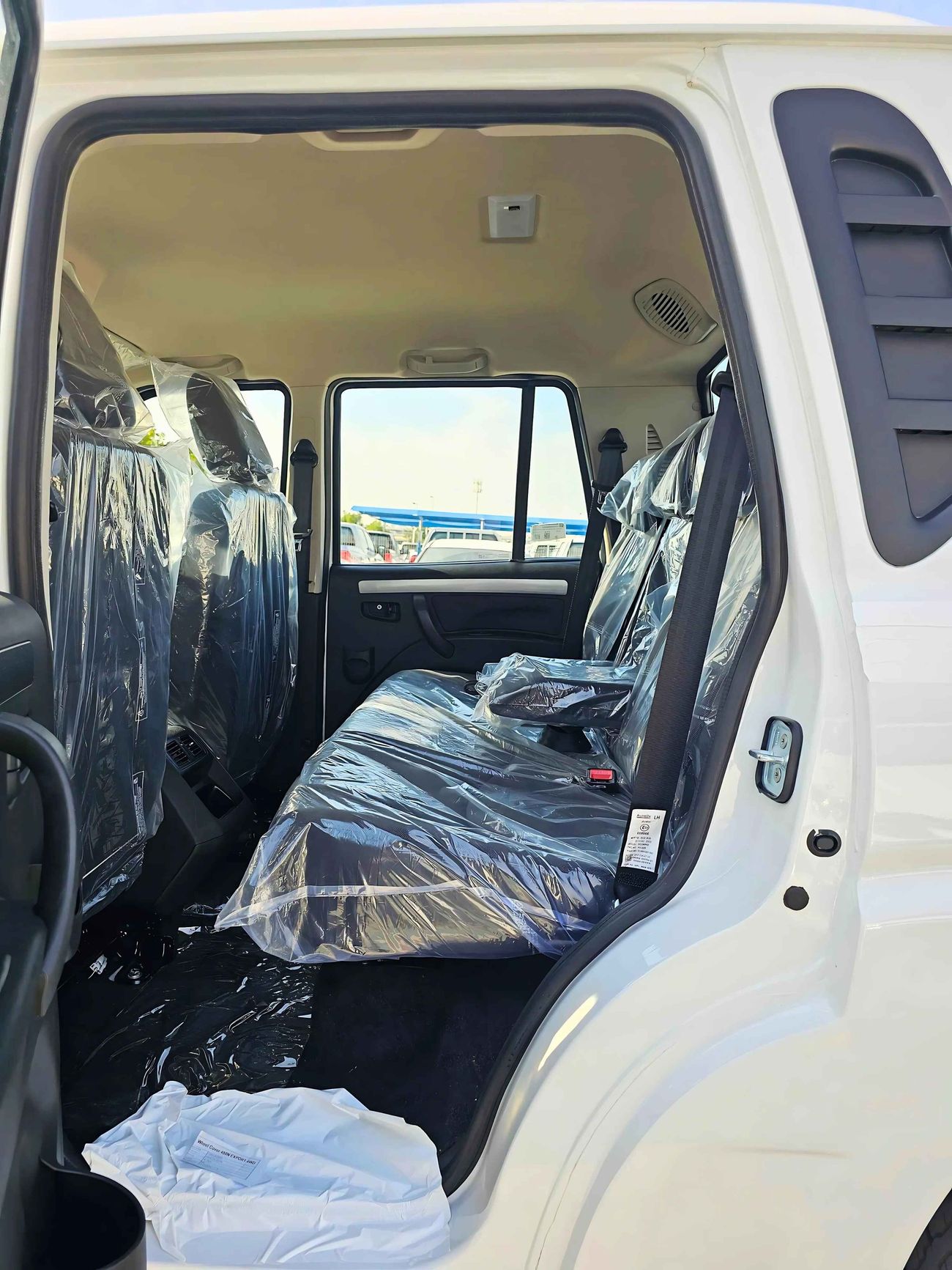 Mahindra Pik Up 2.2TURBO V4 DIESEL / M/T / DOUBLE CABIN / 4WD (CODE # 69031)