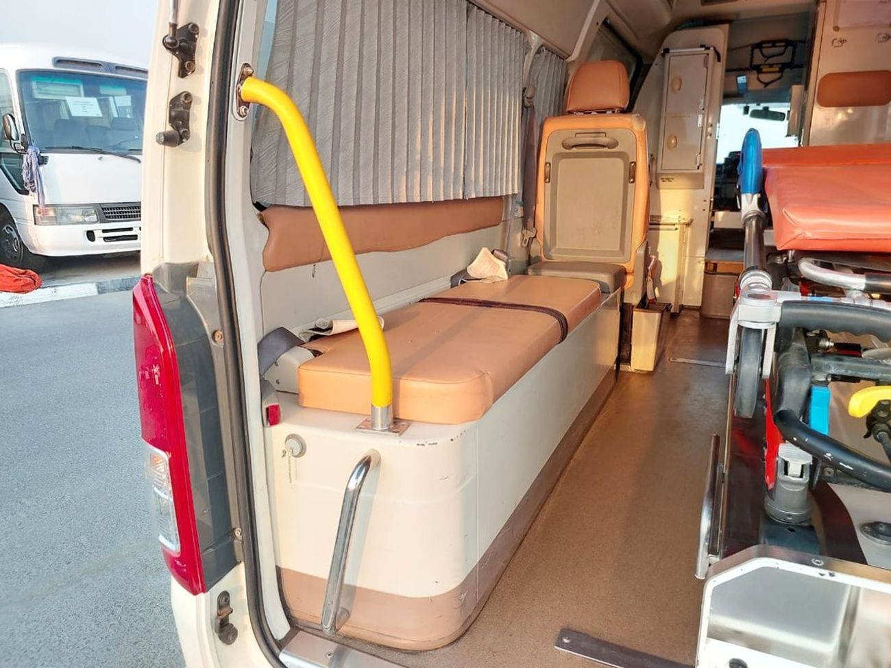 تويوتا هاياس TOYOTA HIACE VAN AMBULANCE RHD 2015 MODEL 2.7 L PETROL AUTOMATIC(PM14222)