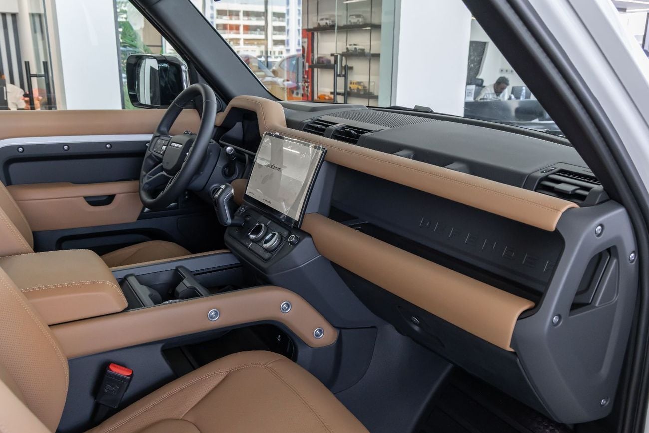 لاند روفر ديفندر Land Rover Defender | 110 X-Dynamic HSE (P400) | GCC Specs | 2026 (Export)