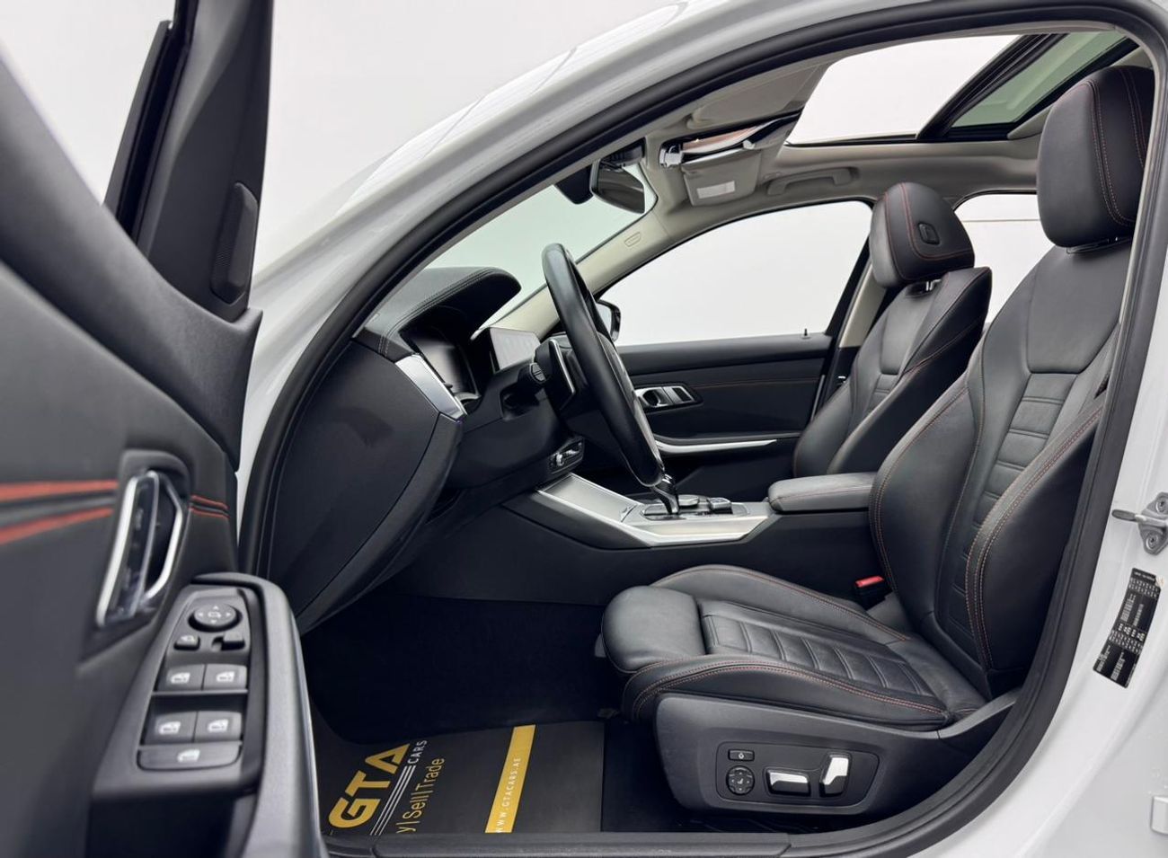 بي أم دبليو 330i Std 2.0L 2019 BMW 330i, BMW Service History, 1 Year Warranty, Excellent Condition, GCC