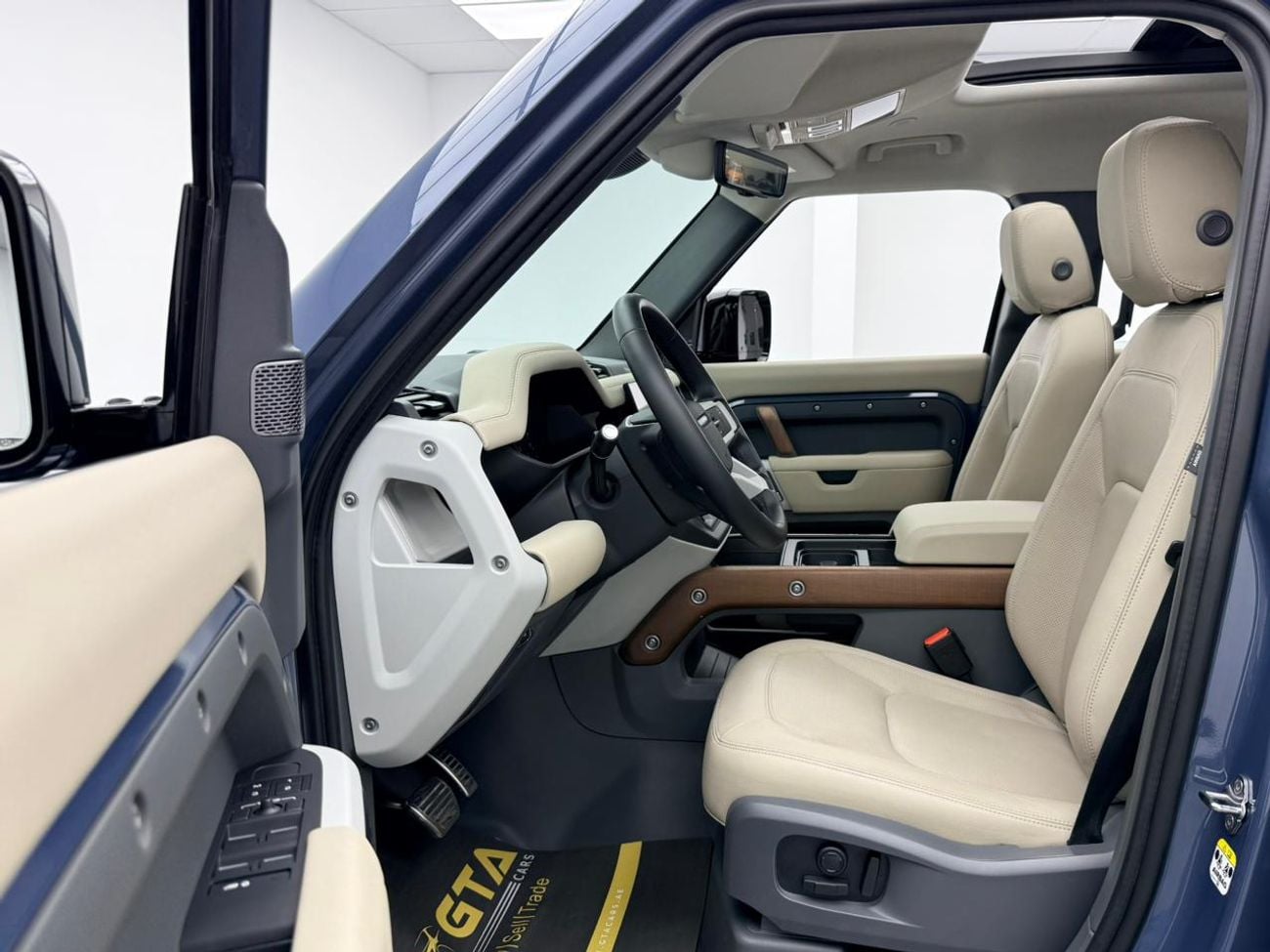 Land Rover Defender 110 2024 Land Rover Defender 110 SE P300, AUG 2029 Land Rover Warranty, Full Land Rover Service History,