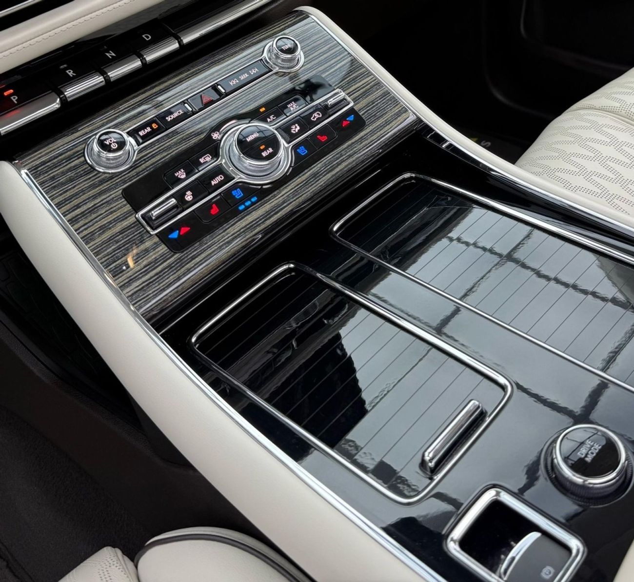 Lincoln Aviator Presidential 3.0L 2021 Lincoln Aviator Presidential, 2026 Warranty + Service Pack, 7 Seater, Low Km,