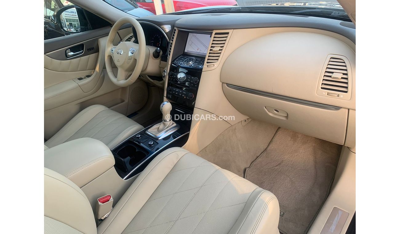 Infiniti QX70 Infiniti QX70_Gcc_2019_Excellent_Condition _Full option