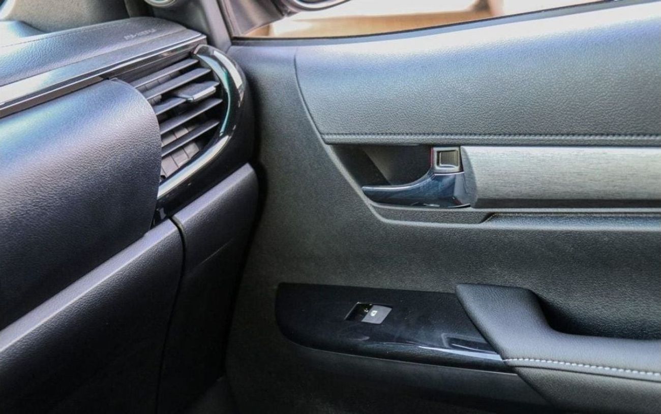 تويوتا هيلوكس Toyota Hilux Adventure 4.0L petrol V6 full option 2024