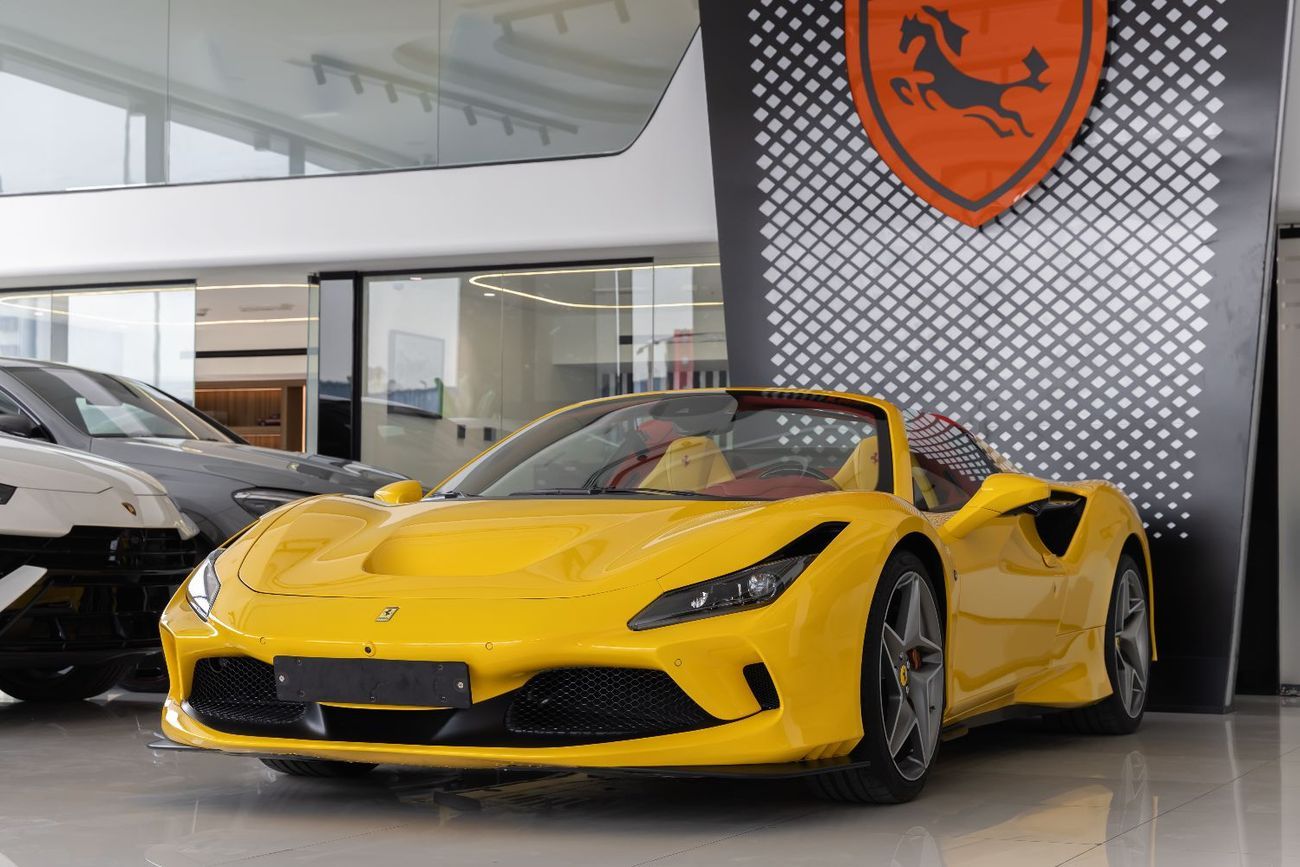 فيراري ف ٨ سبيدر Ferrari F8 Spider 2022 | Pristine | Fully Carbon Interior &amp; Exterior | Carbon Steering &amp; Pad