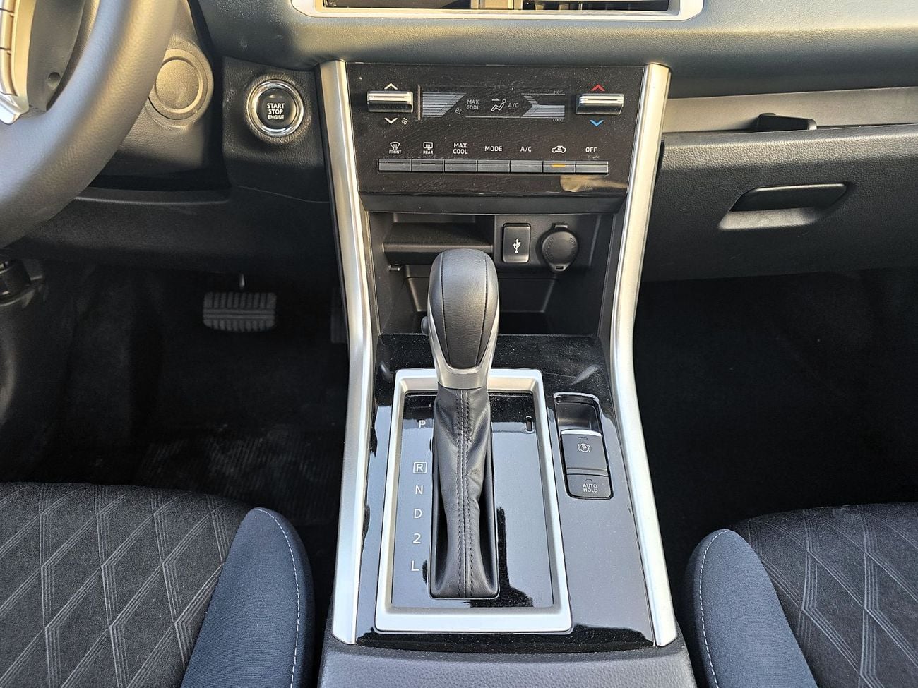 Mitsubishi Xpander Cross Mitsubishi Xpander Cross P1 line 1.5L SUV FWD Gcc Dark Grey 2025 Model