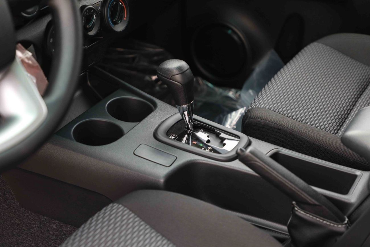 Toyota Hilux 2025 TOYOTA HILUX LOW 2.4 - PLATINUM WHITE PEARL inside BLACK | Export Only