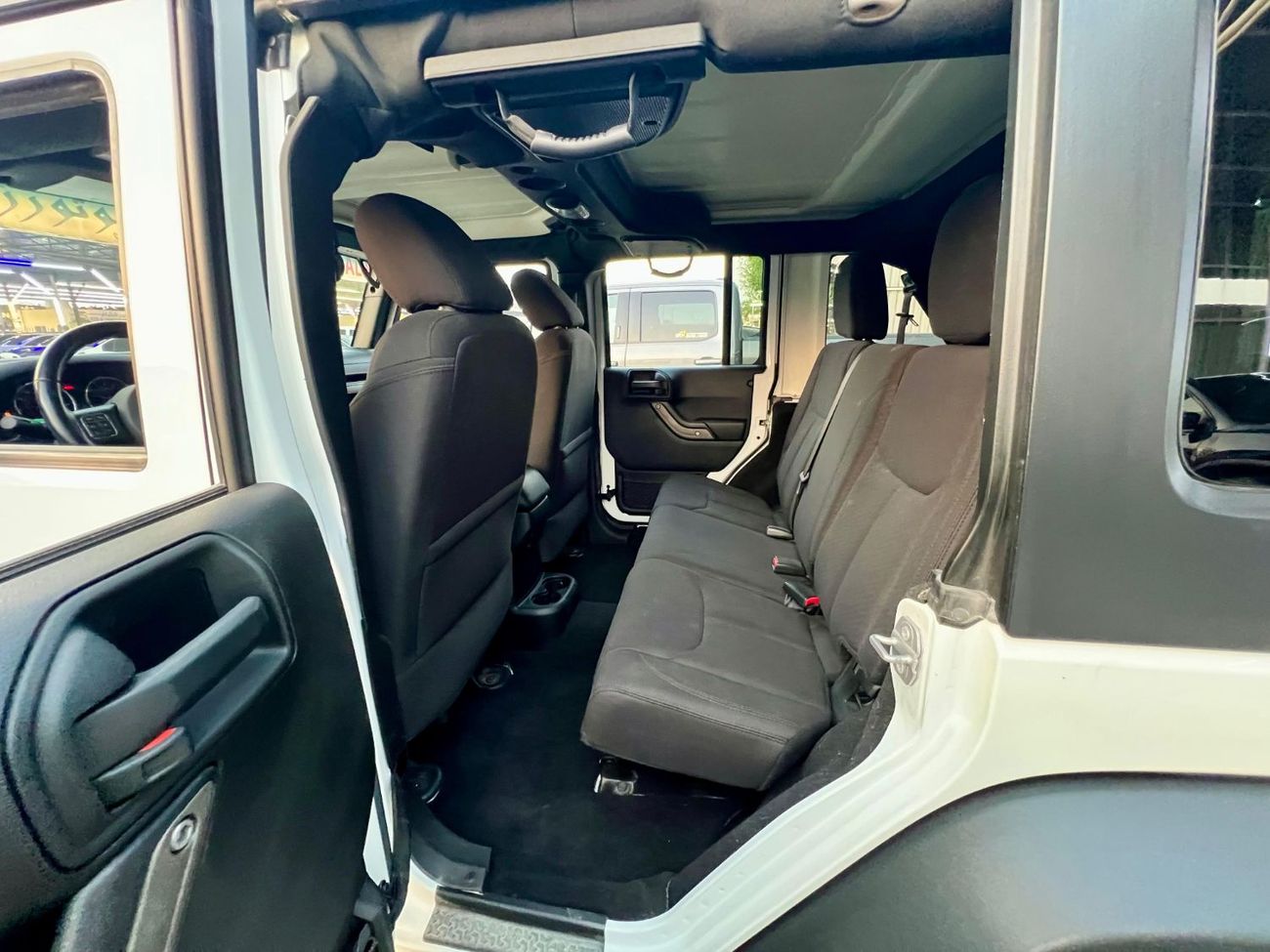 جيب رانجلر Sahara 3.6L A/T (5 Seater) warranty one year bank financie available