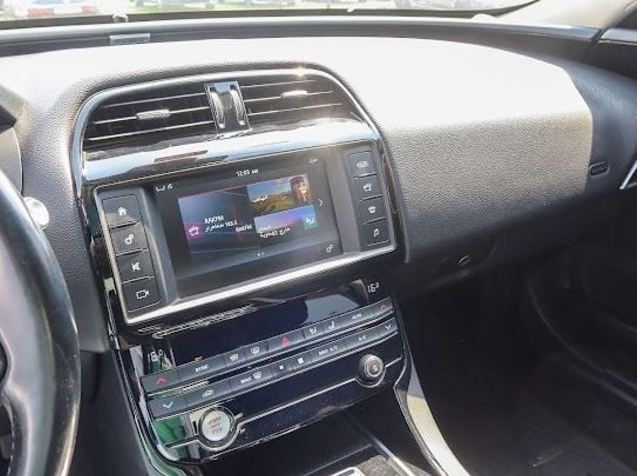 جاكوار XE R-Dynamic Black 2.0L (250 HP)