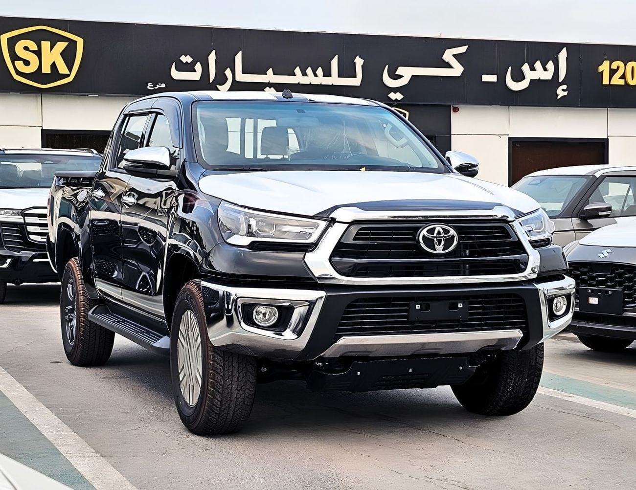 Toyota Hilux TOYOTA HILUX SR5 WIDE BODY DOUBLE CABIN || 2.7L PETROL A/T 4WD | BSM, WINOW VISOR, FOG LIGHTS, WOOD