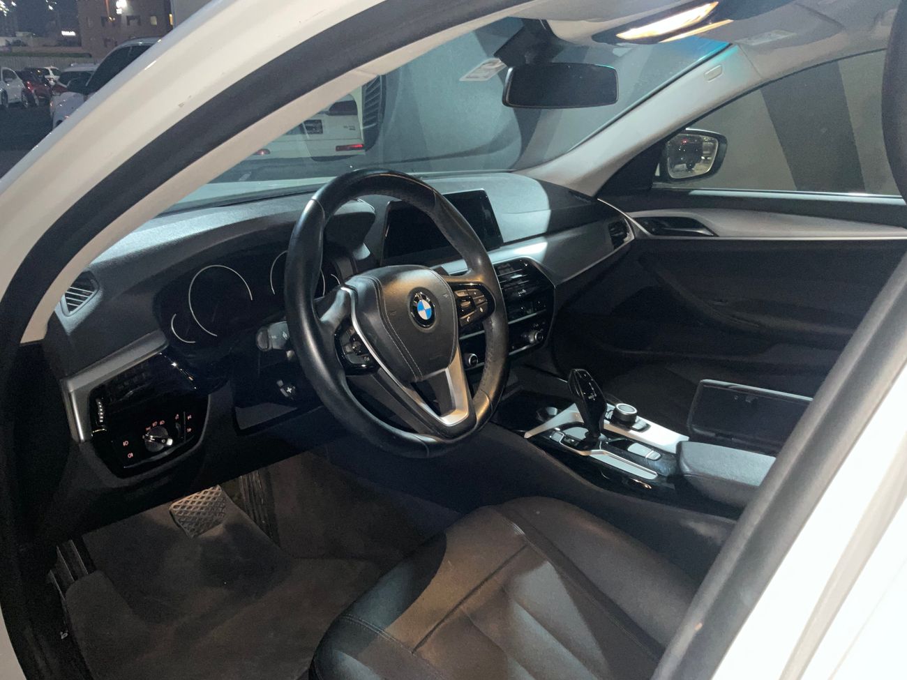 بي أم دبليو 520i Standard | شامل الضمان | 0 ﺪﻔﻋﺓ ﺃﻮﻟﻯ