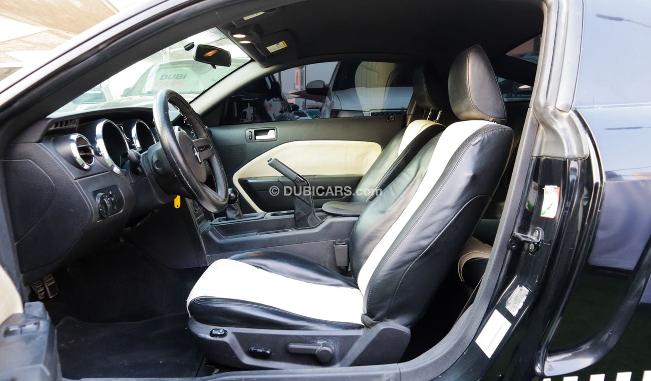 فورد موستانج خليجى كوبيه موديل 2009 لون أسود بحالة ممتازة لاتحتاج لأى مصاريف