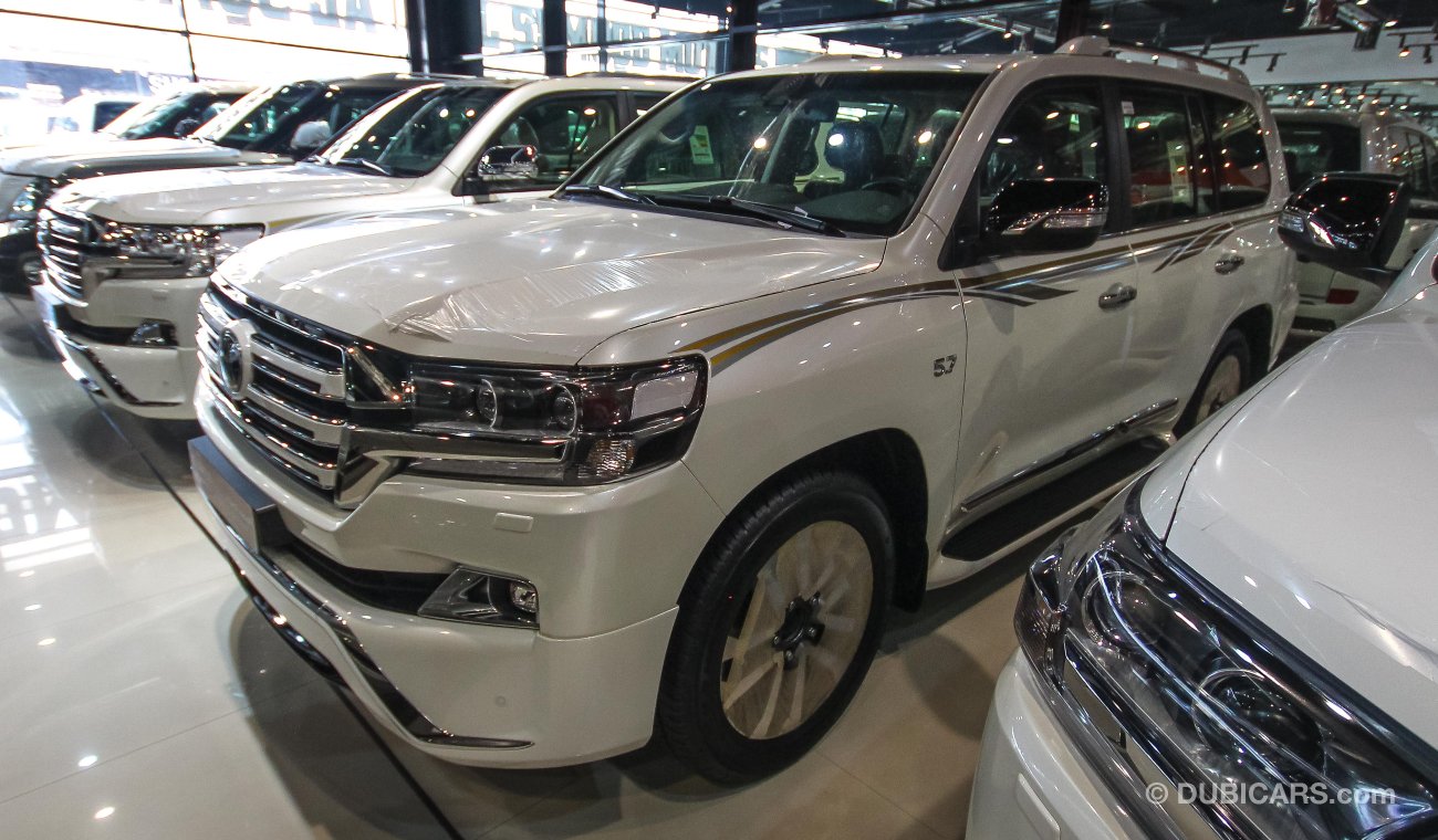 Toyota Land Cruiser VXS  White Edition 5.7