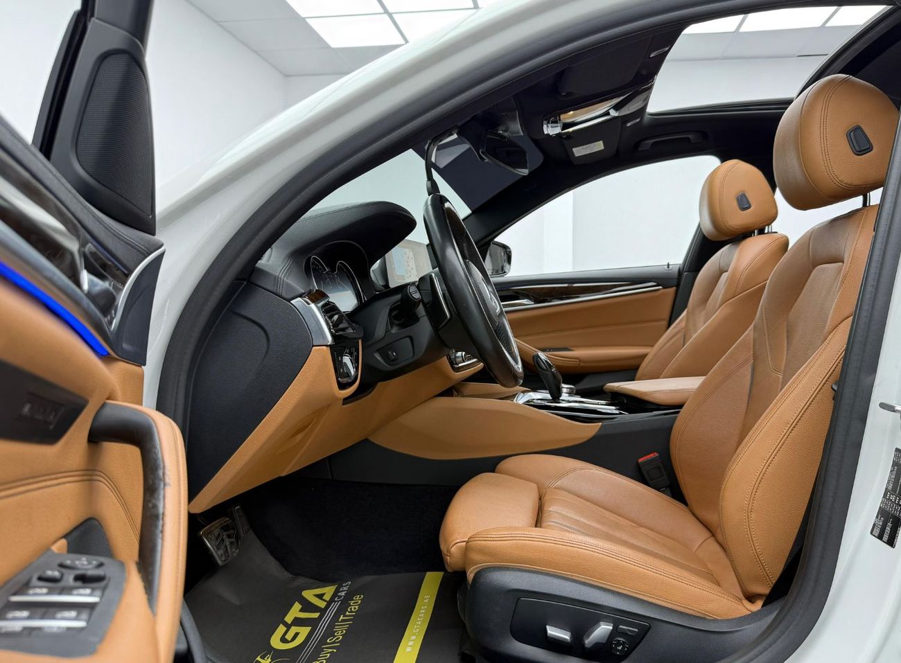 بي أم دبليو 530i M Sport 2.0L 2018 BMW 530i M-Kit, Warranty, Full BMW Service History, Excellent Condition, GCC