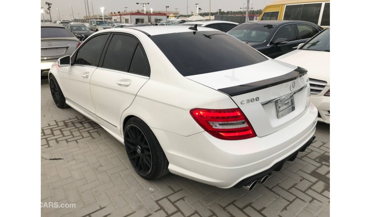 Mercedes-Benz 300 تويوتا كورلا2015 رقم 2 بحالة نظيفة خليجي