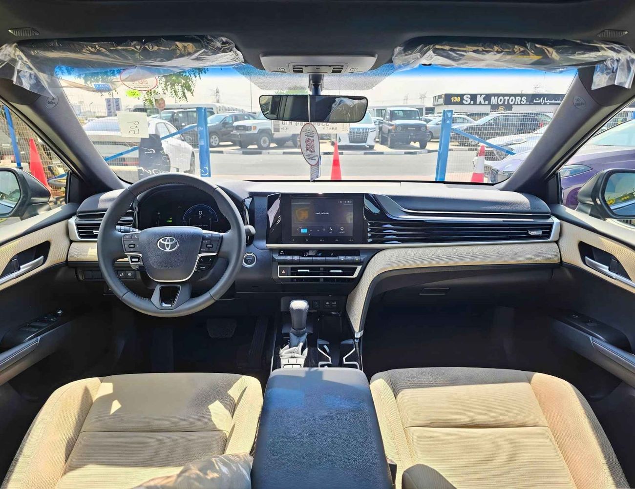 تويوتا كامري E-PLUS HYBRID / 2.5L V4 PETROL / PUSH START / DVD+CAMERA / SUNROOF / (CODE # E-PLUS)