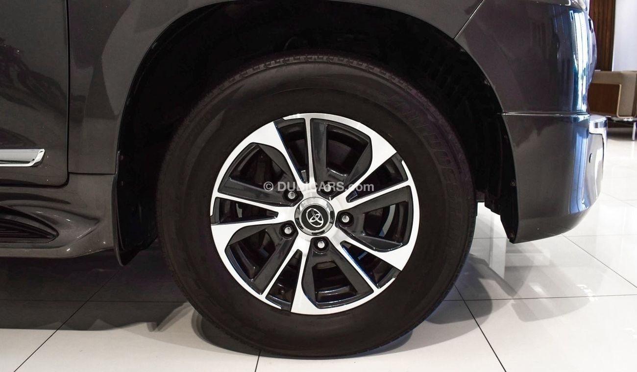 Toyota Land Cruiser GXR V8