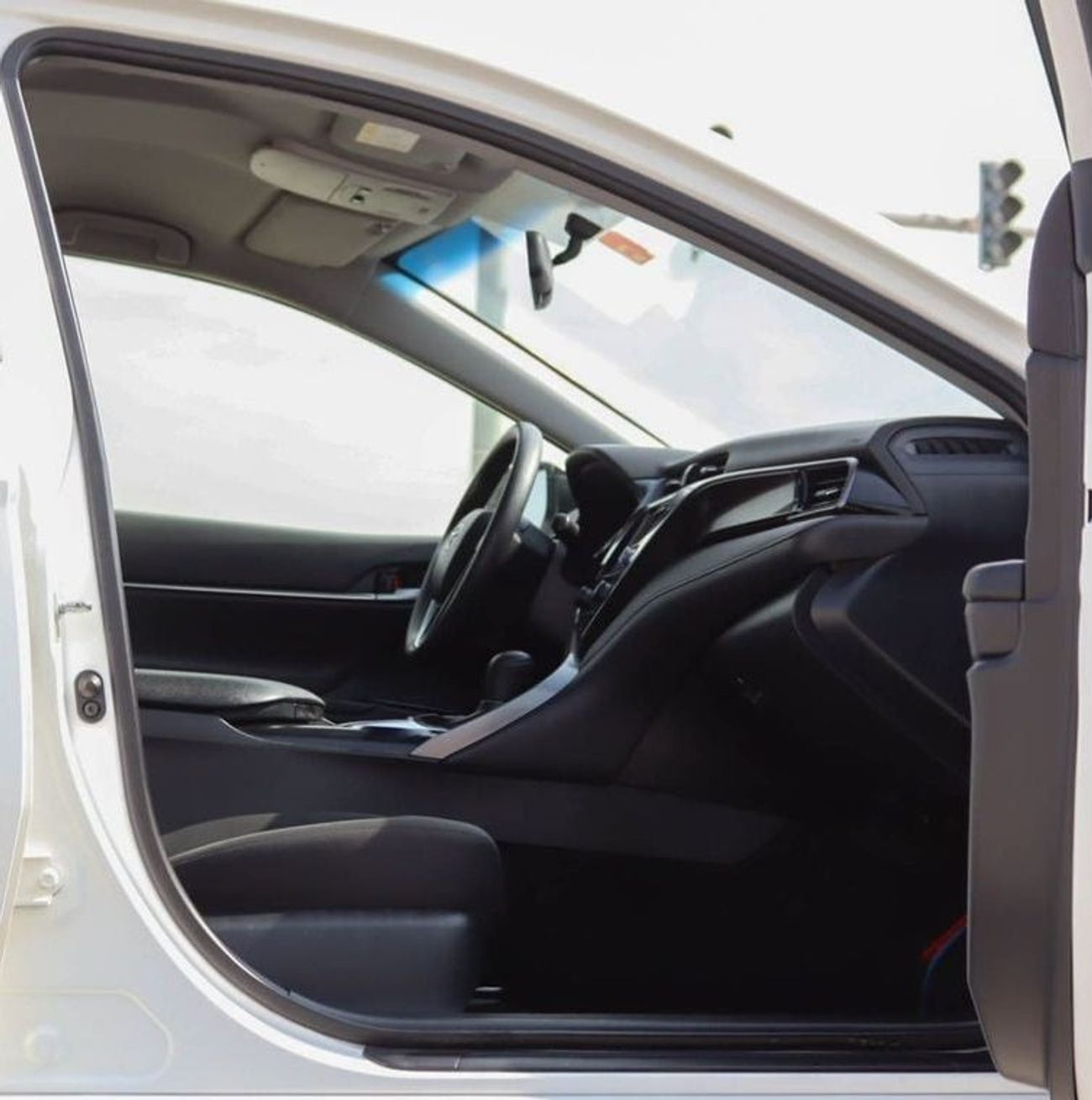 Toyota Camry LE 2.5L (176 HP) Toyota Camry 2020 GCC  Hybrid, original paint without accident, in excellent condit