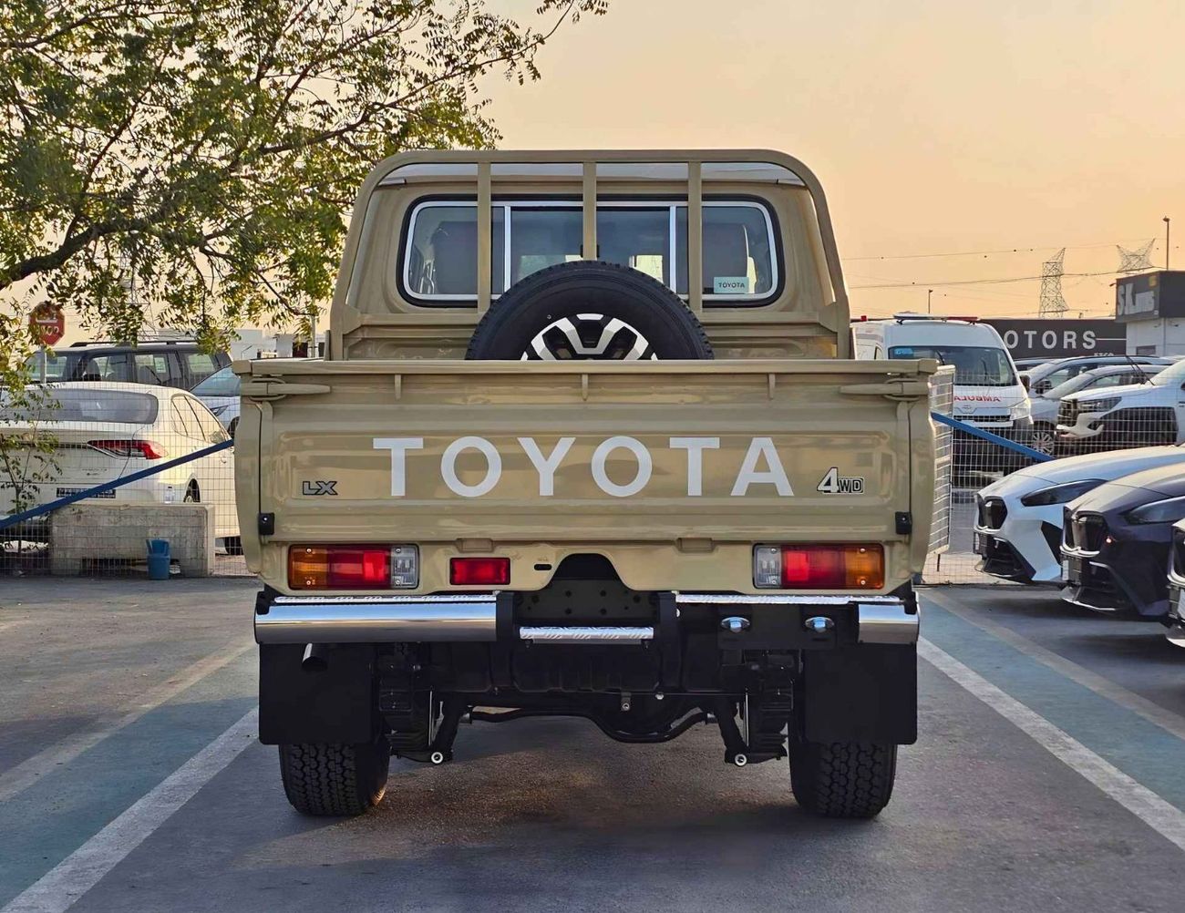 Toyota Land Cruiser Pick Up LC79 LX-Z1 / DOUBLE CABIN / 2.8L V4 DIESEL A/T / DVD CAMERA / WINCH , SNORKEL / DIFF LOCK (CODE # LC