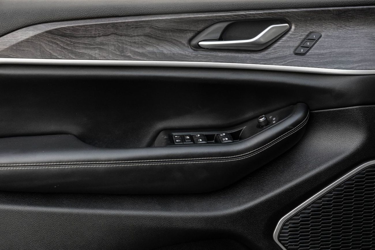 Jeep Grand Cherokee LIMITED L | 2,840 P.M  | 0% Downpayment | WARRANTY!