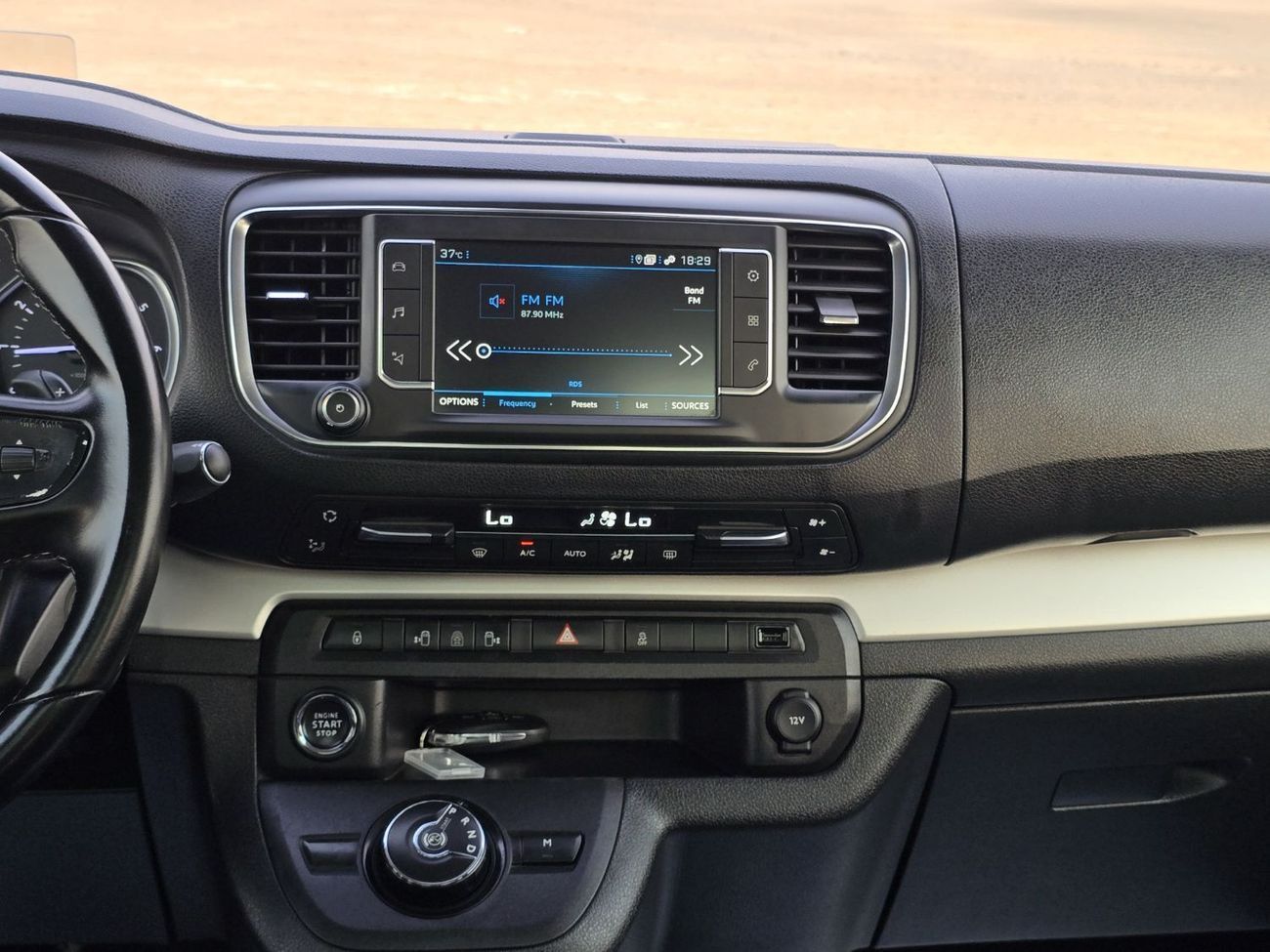 Peugeot Traveller PEUGEOT TRAVELLER VIP DIESEL 2020 2KEYS // FULL OPITION // ORGINAL PAINT