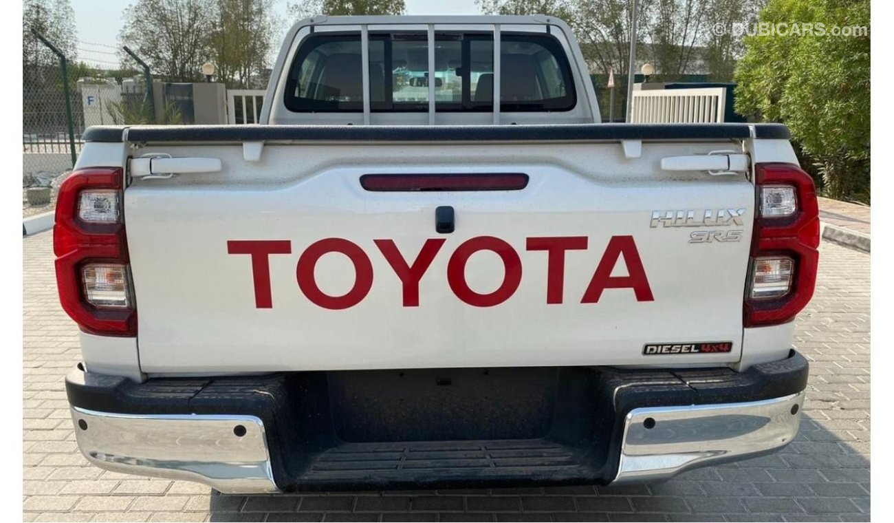 Toyota Hilux 21YM HILUX DC DIESEL 2.4L 4x4 HI 6AT ( White , Silver )