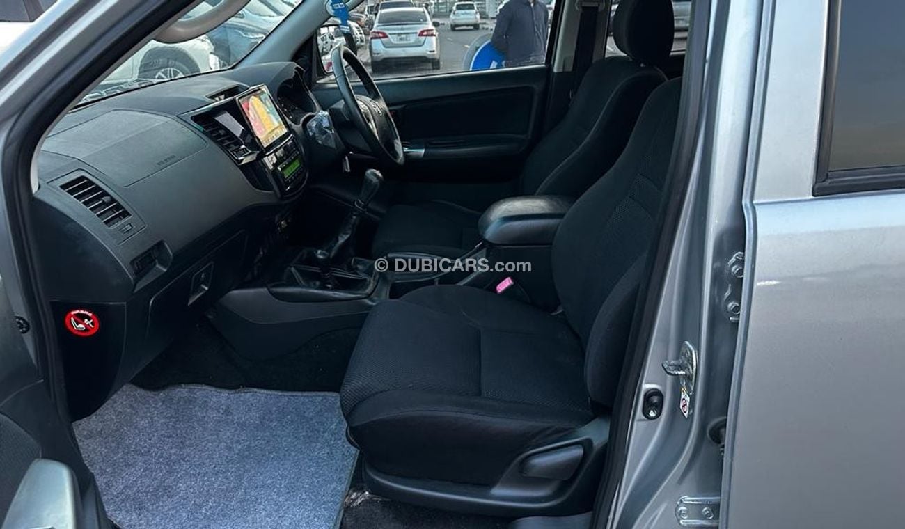 Toyota Hilux SR