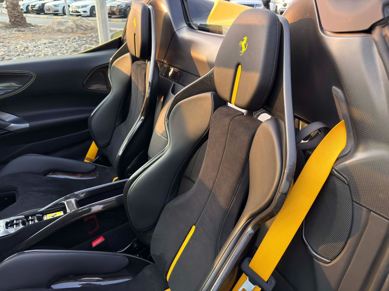 فيراري SF90 سبيدر GCC SPEC NEAT AND CLEAN UNDER WARRAANTY